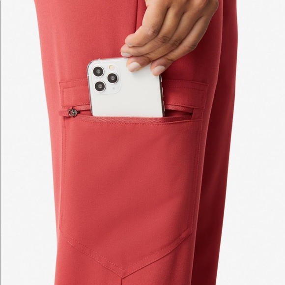 Figs limited edition jogger scrubs - Picture 5 of 5